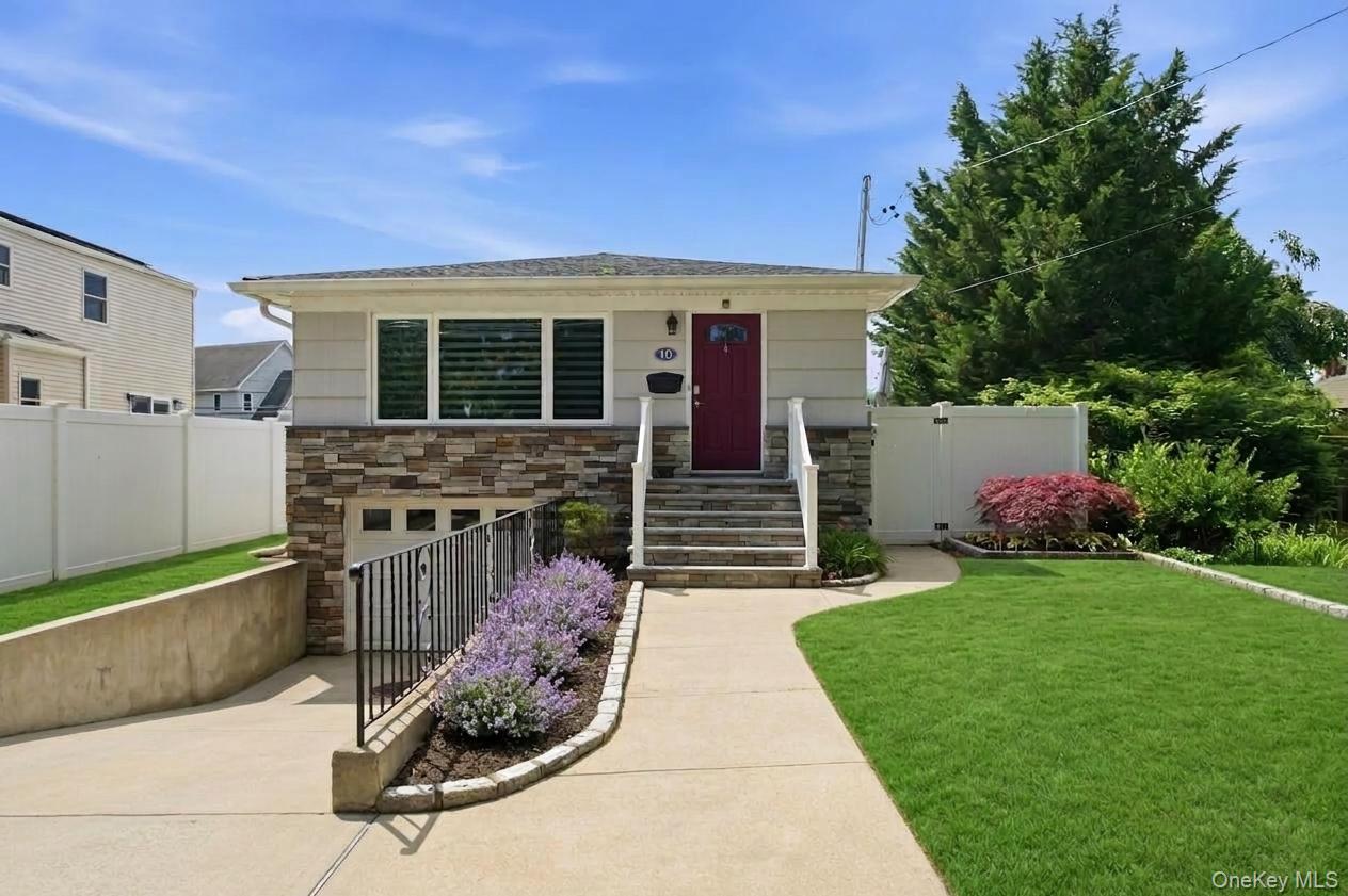 10 S Merrick Road Property Photo 1