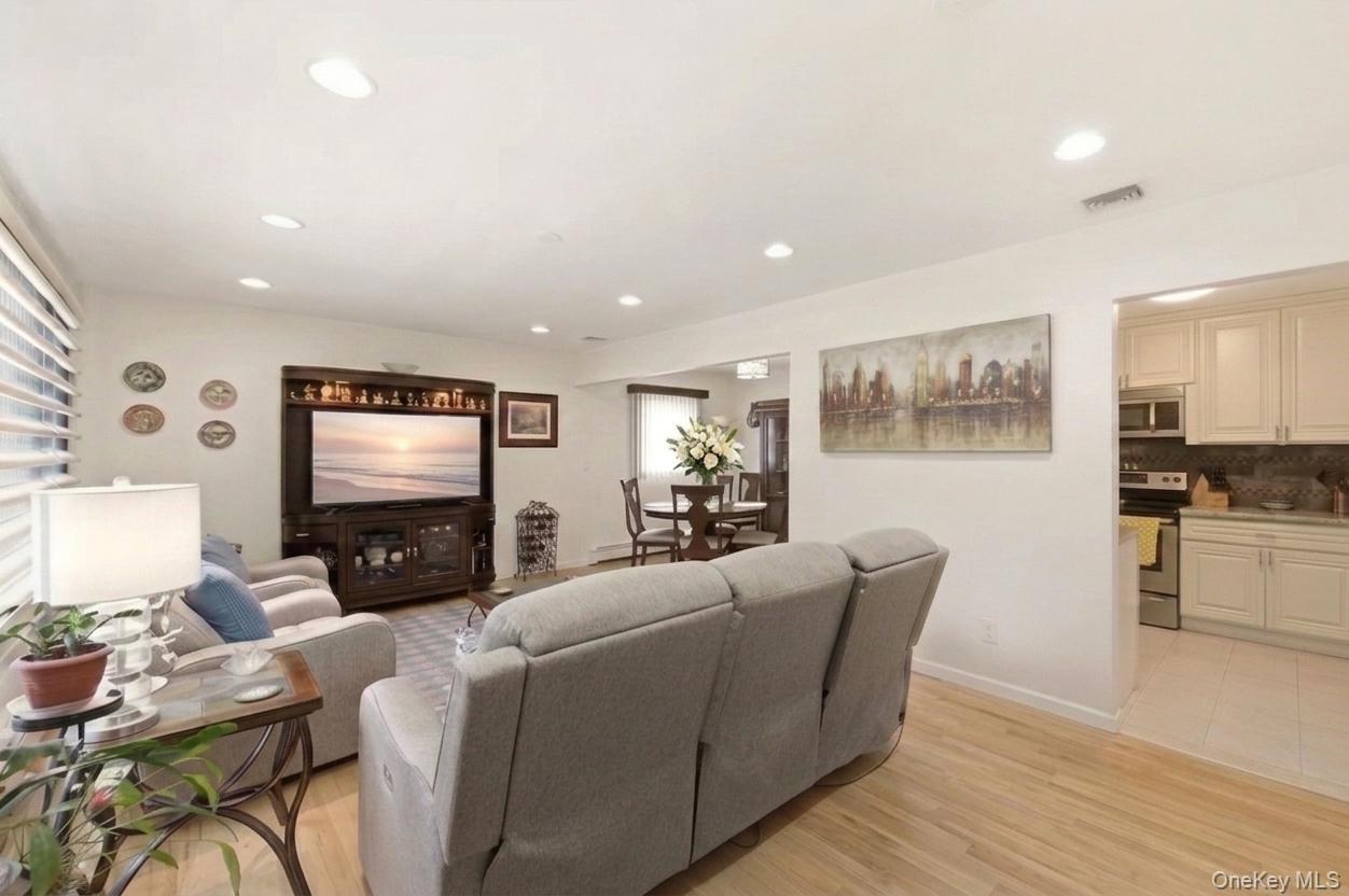 10 S Merrick Road Property Photo 3