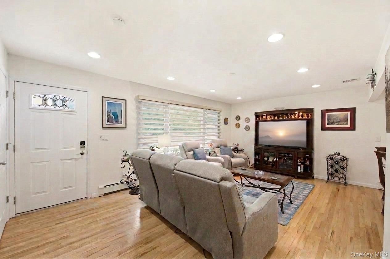 10 S Merrick Road Property Photo 4