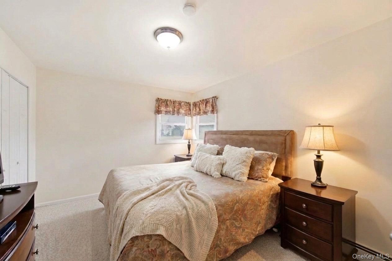 10 S Merrick Road Property Photo 13