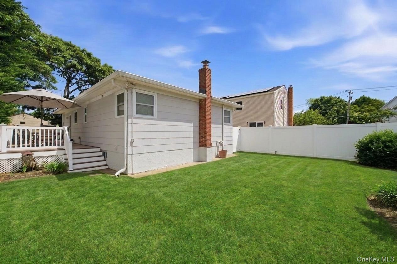 10 S Merrick Road Property Photo 17