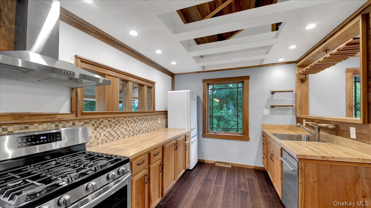 6 Deer Trail Property Photo 3