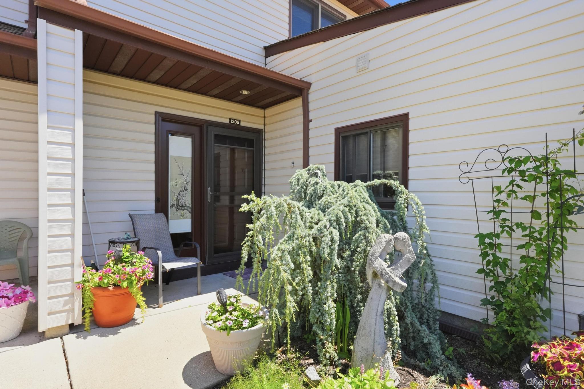 100 Daly Boulevard 1306 Property Photo 2