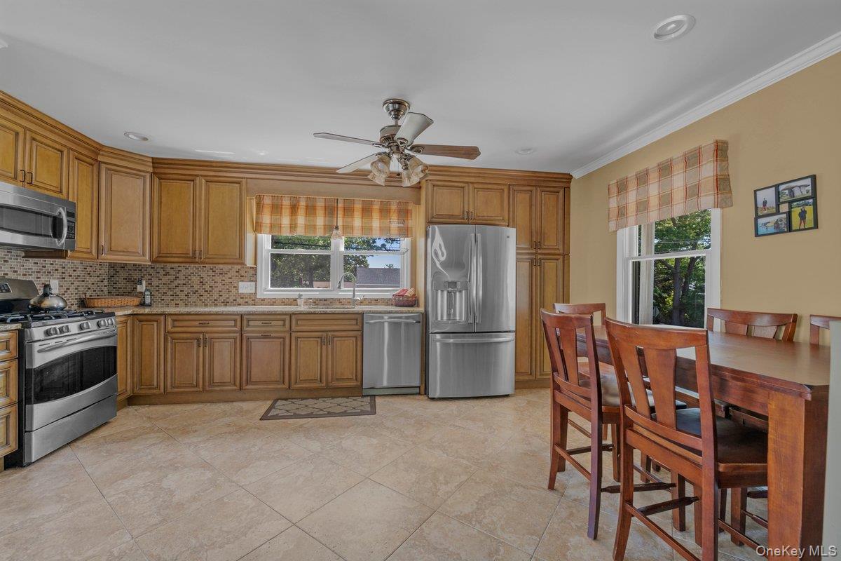 19 Laurelton Avenue Property Photo 11