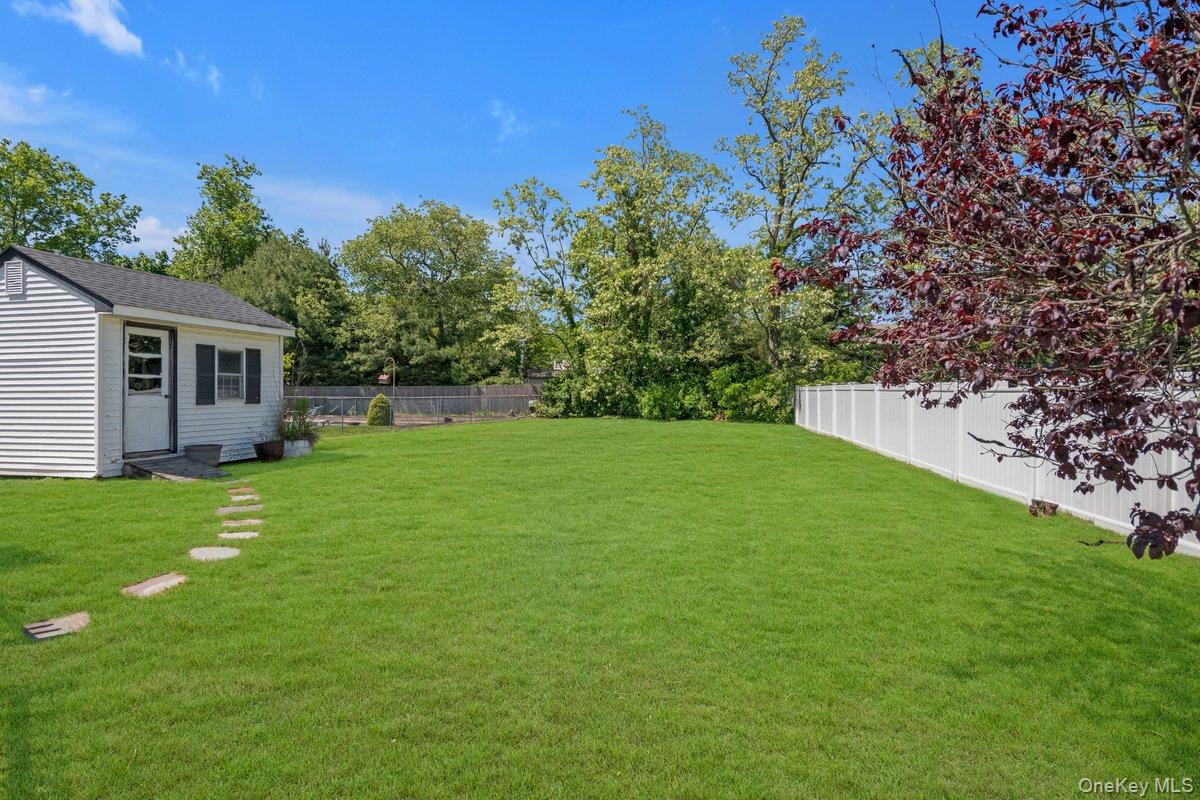19 Laurelton Avenue Property Photo 28