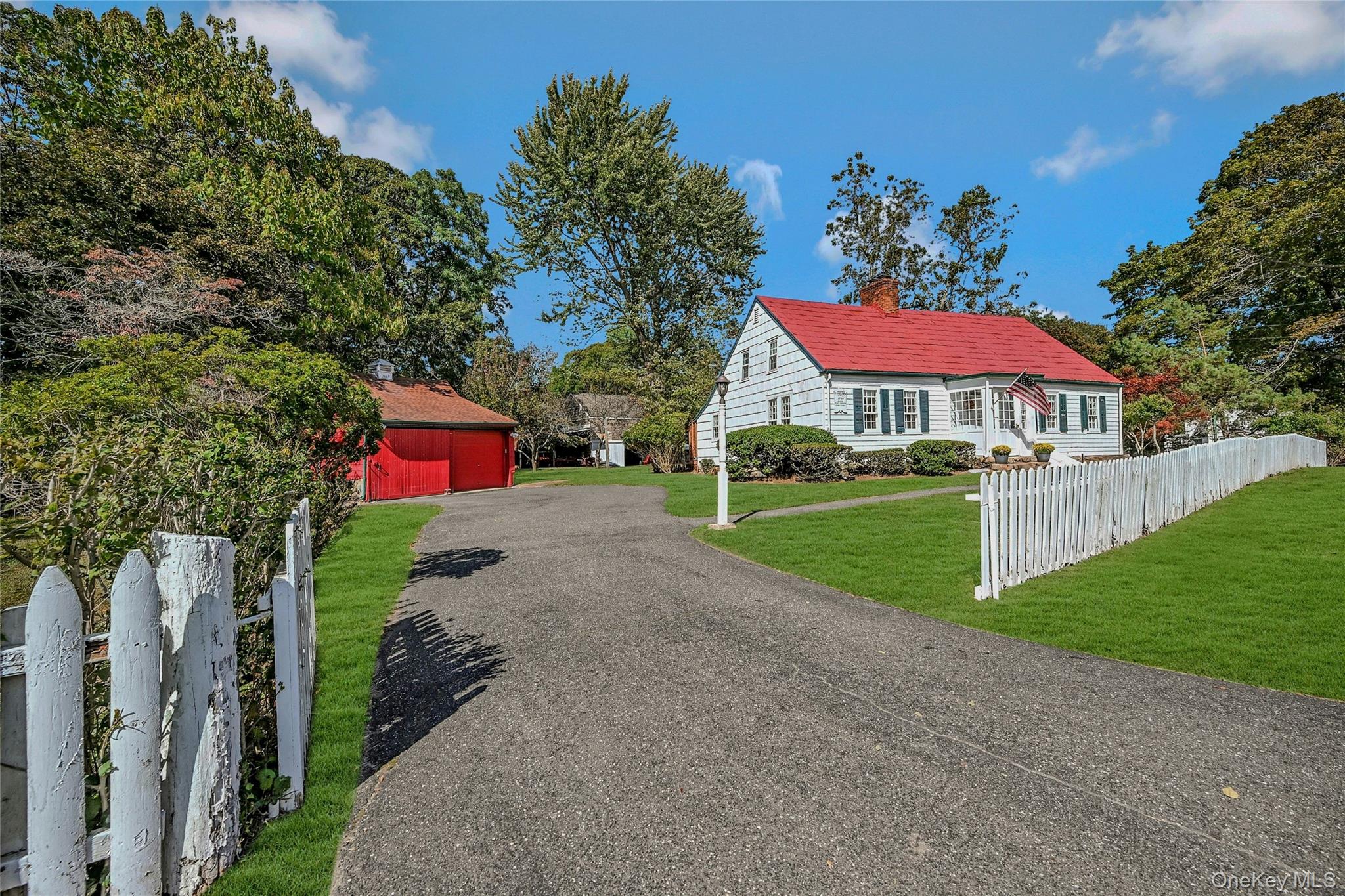 147 N Country Road Property Photo 1