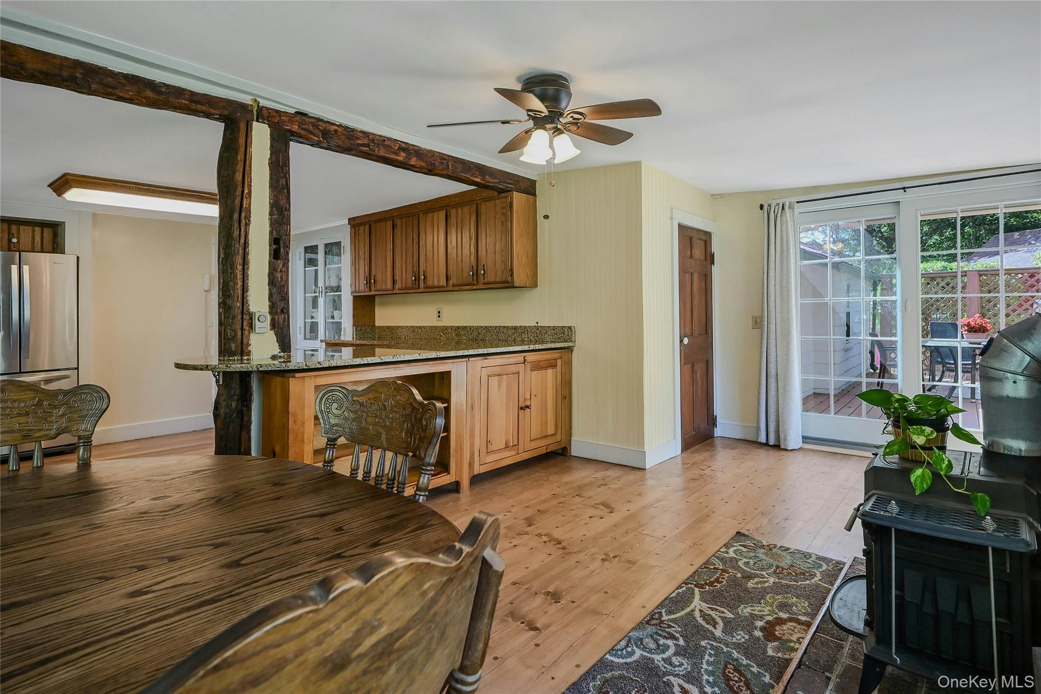 147 N Country Road Property Photo 2