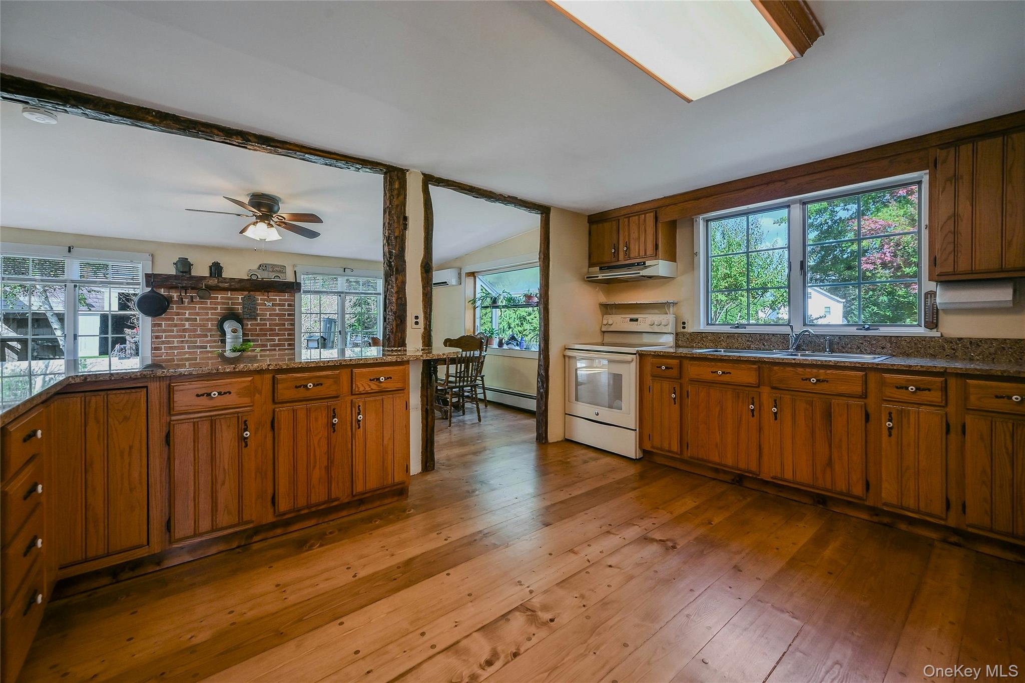 147 N Country Road Property Photo 4