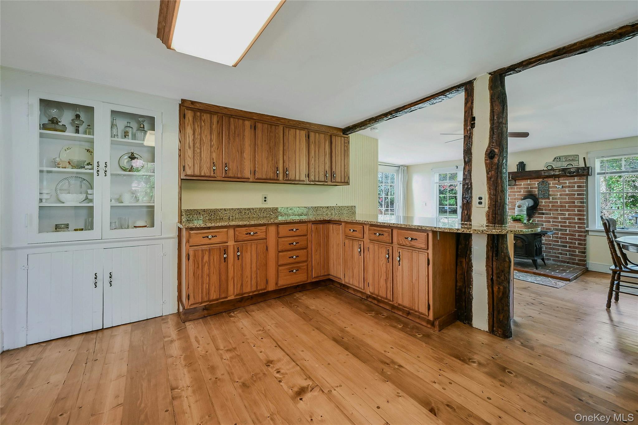 147 N Country Road Property Photo 5