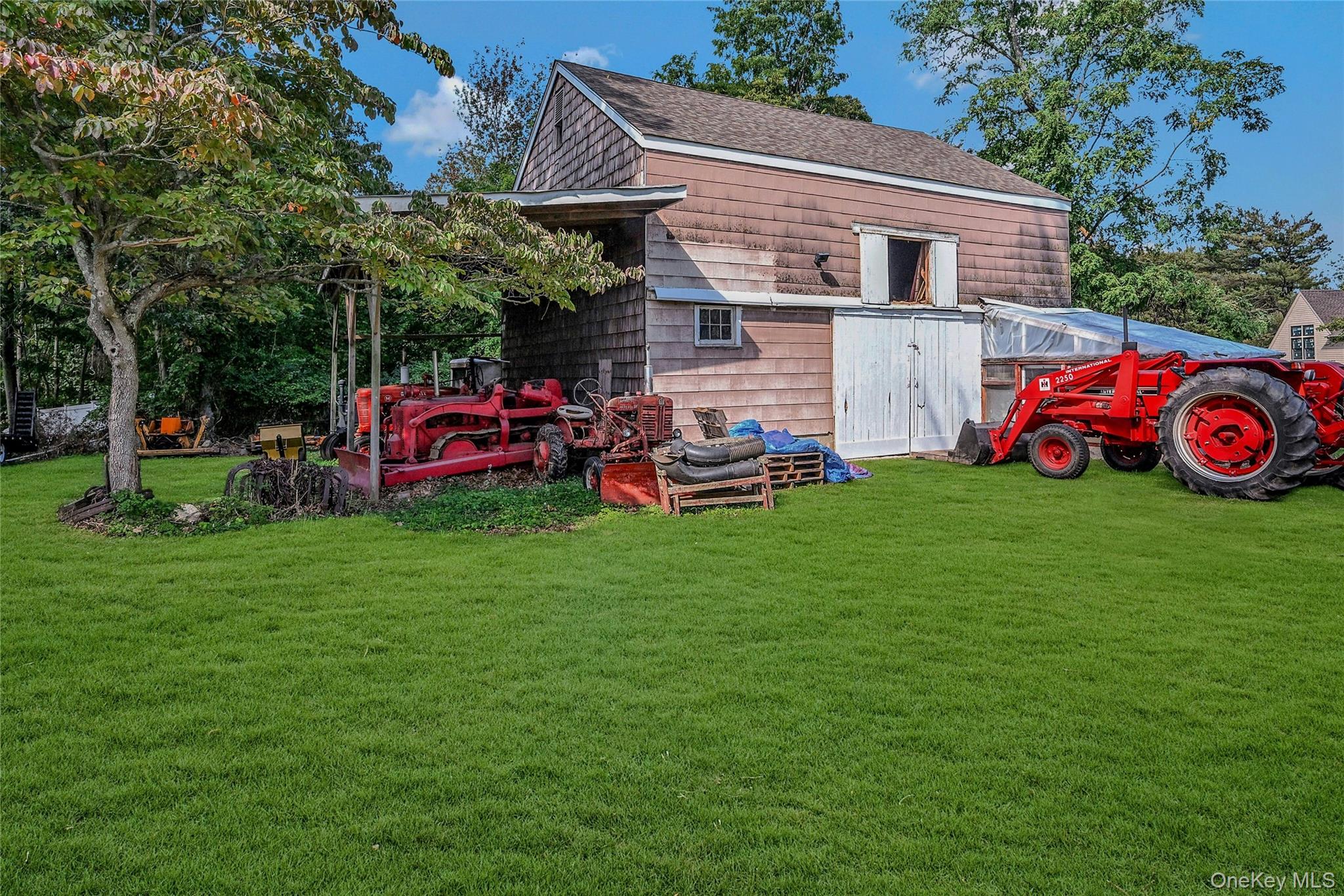 147 N Country Road Property Photo 14