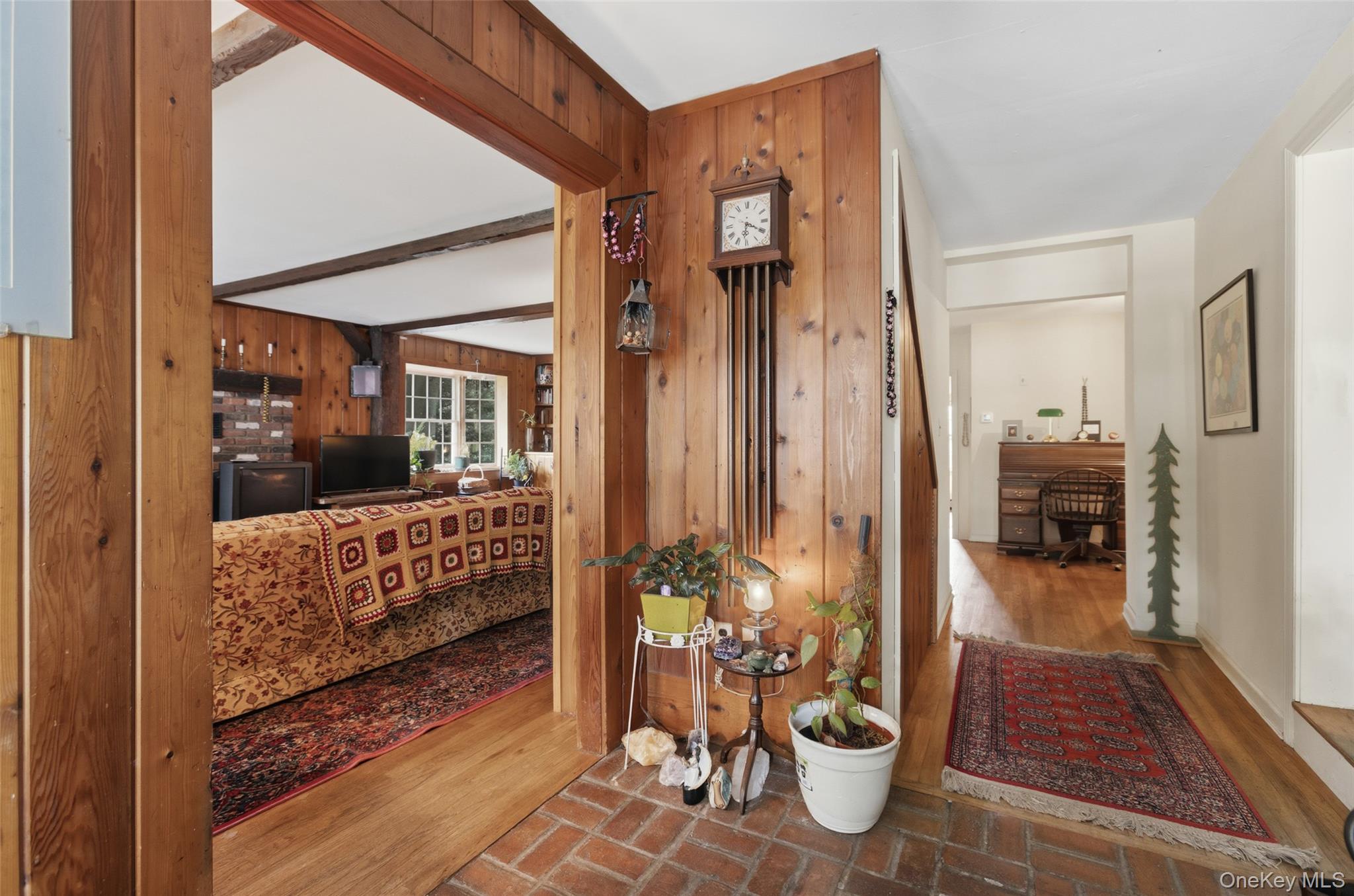 586 New Hempstead Road Property Photo 3