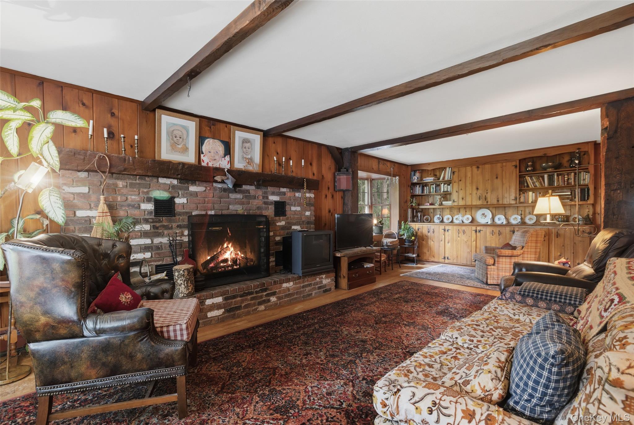 586 New Hempstead Road Property Photo 4