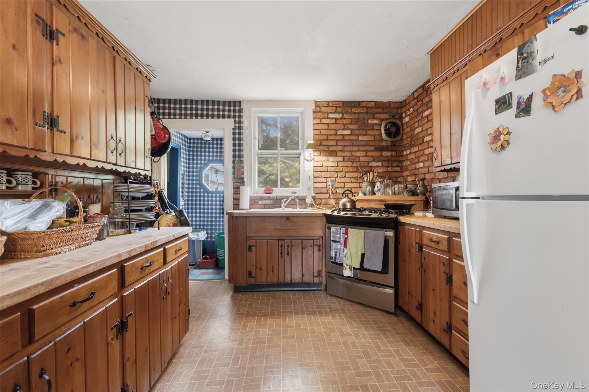 586 New Hempstead Road Property Photo 17