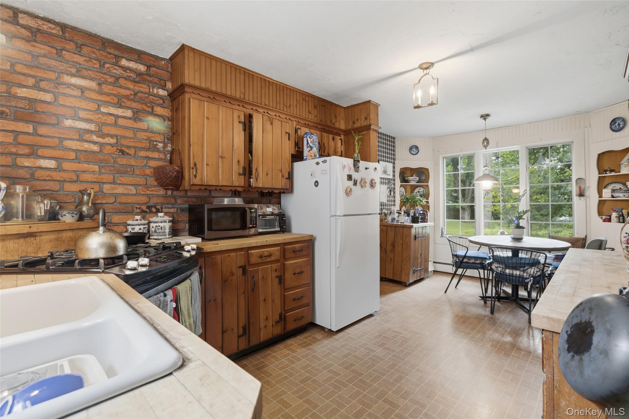 586 New Hempstead Road Property Photo 18