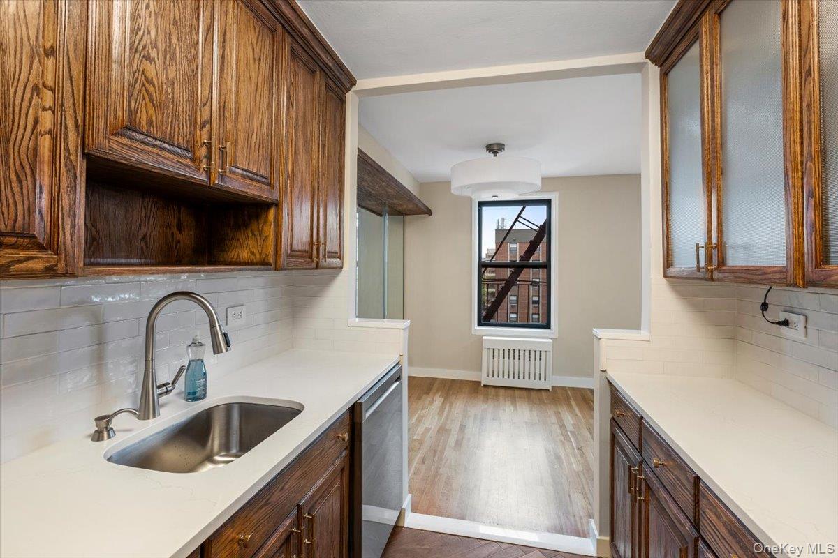 84-29 155 Avenue 5j Property Photo 3