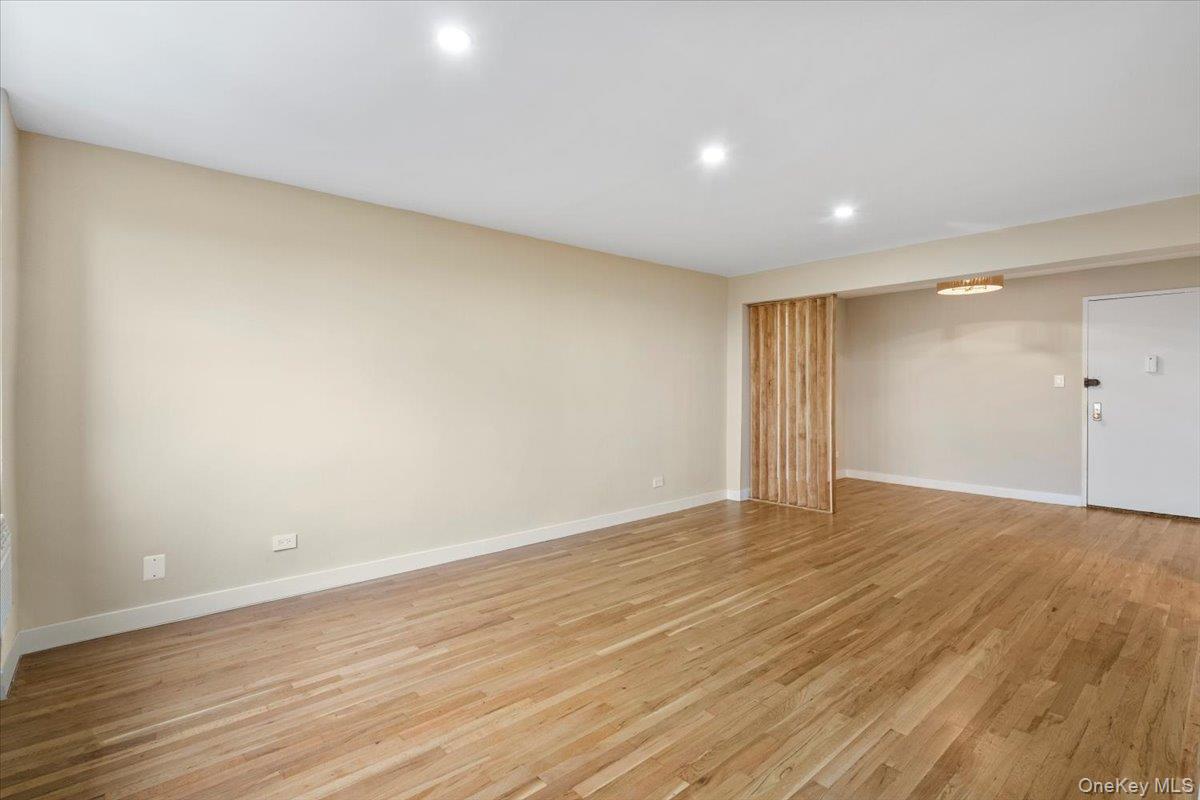 84-29 155 Avenue 5j Property Photo 11