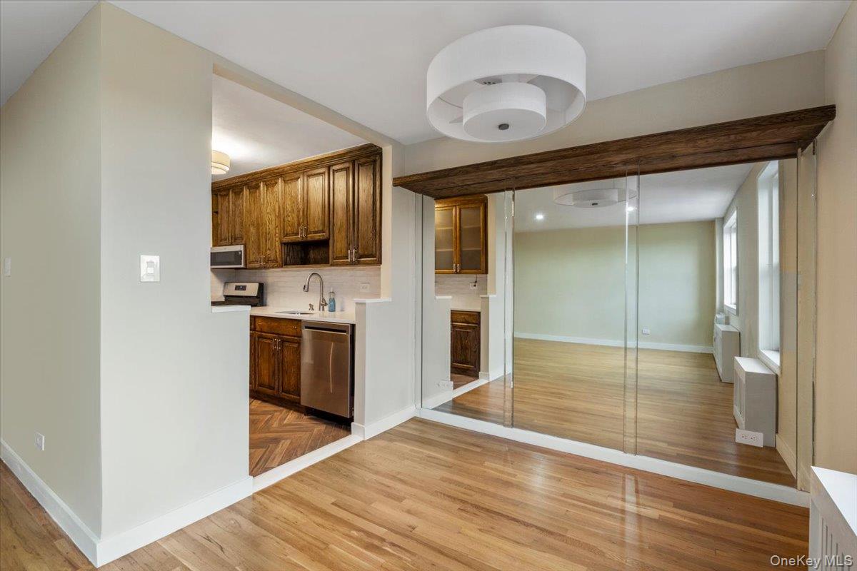 84-29 155 Avenue 5j Property Photo 16
