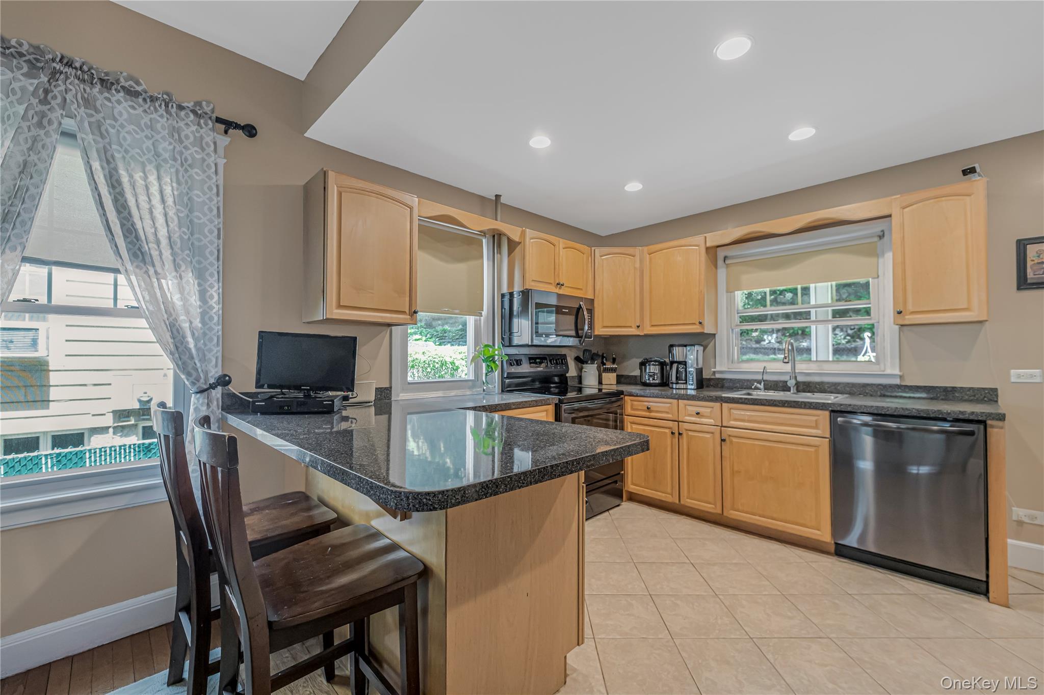 206 Midland Avenue Property Photo 8