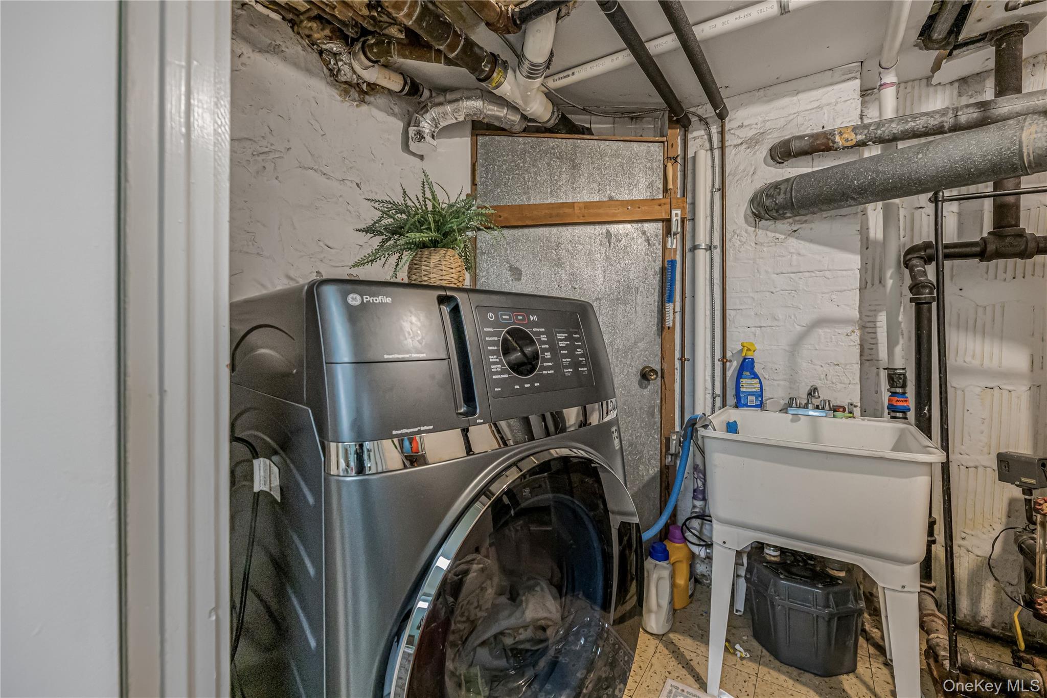 206 Midland Avenue Property Photo 20