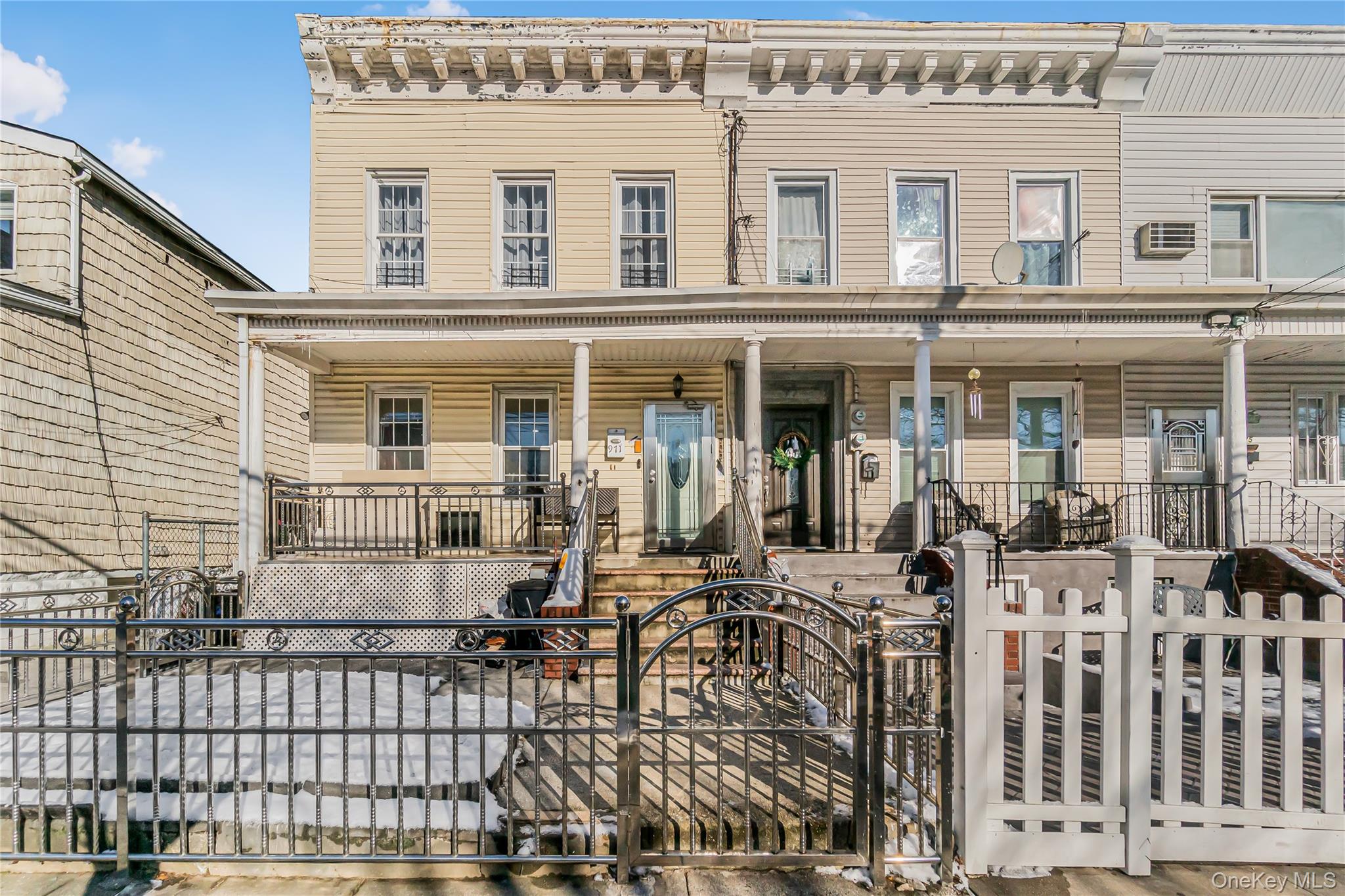 971 E 95th Street