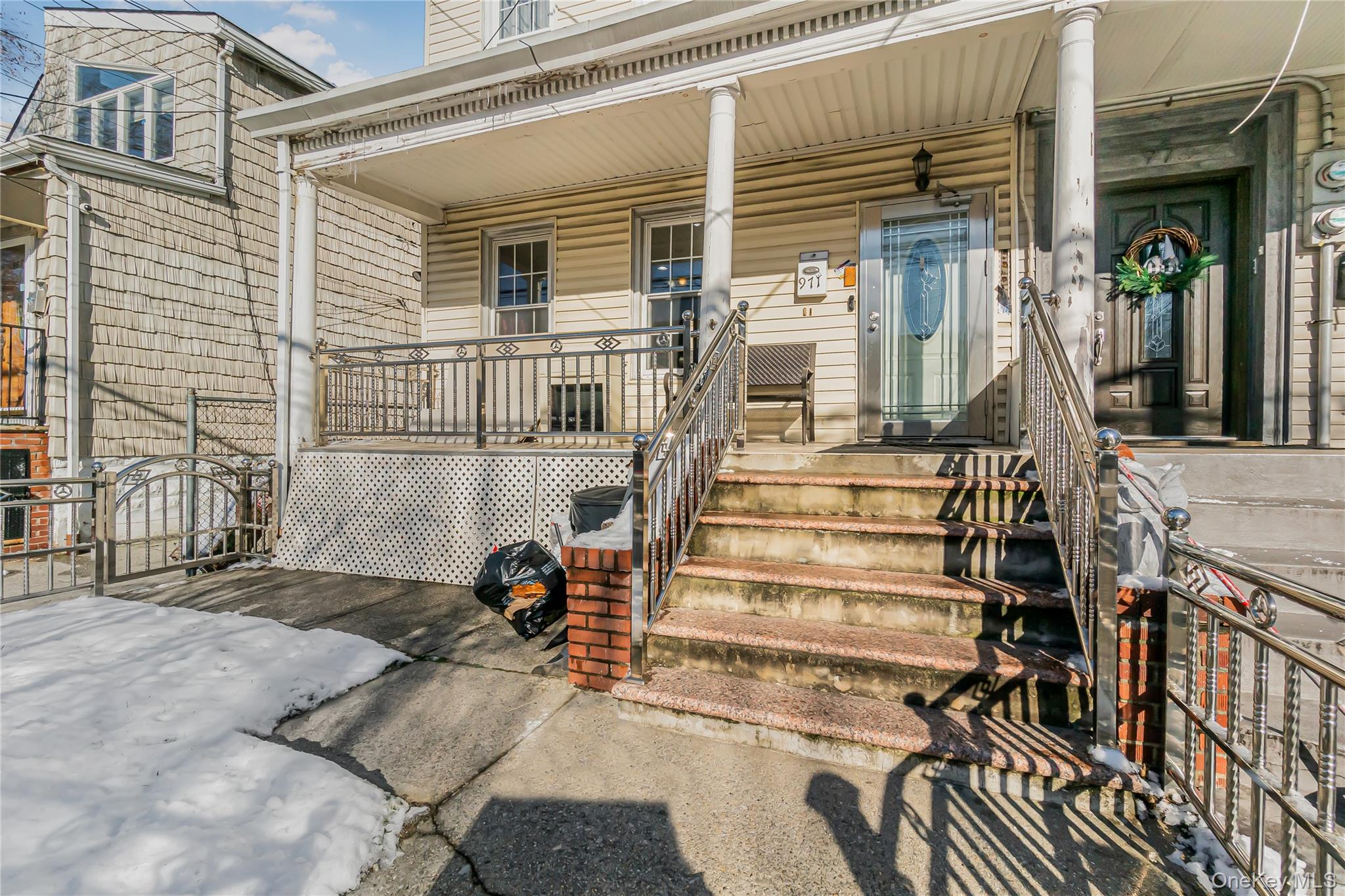 971 E 95th Street Property Photo 4