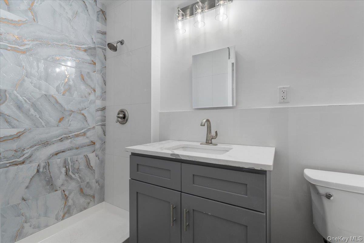 324 Eldert Street 2a Property Photo 5