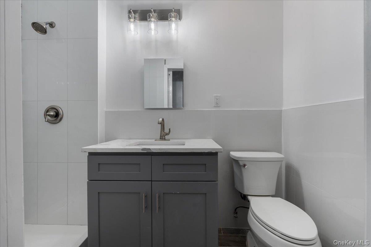 324 Eldert Street 2a Property Photo 6