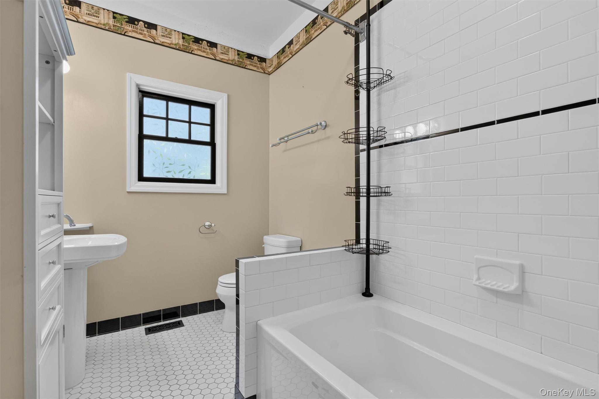 708 Kossuth Place Property Photo 24