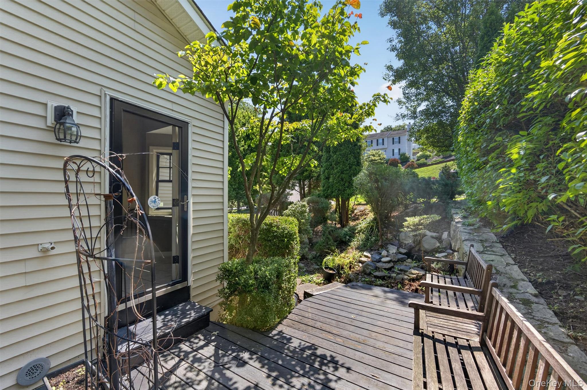 708 Kossuth Place Property Photo 33