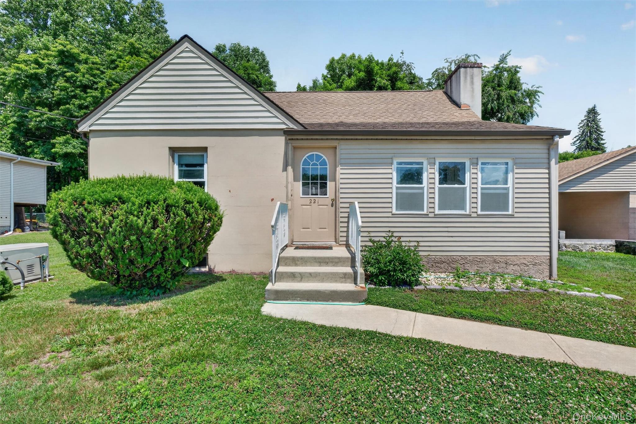 221 1st Street Property Photo 1