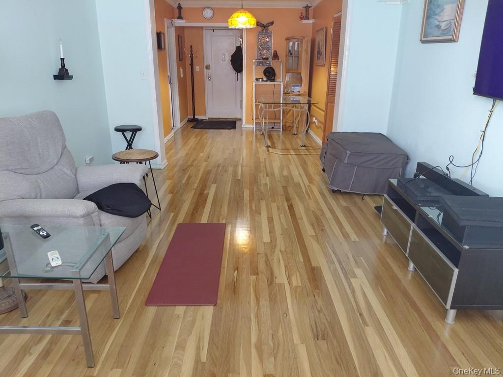 491 Riverdale Avenue 6d Property Photo 4
