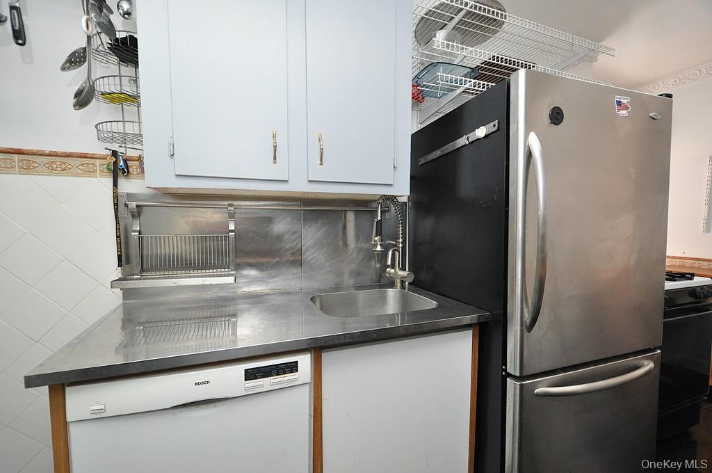 491 Riverdale Avenue 6d Property Photo 7