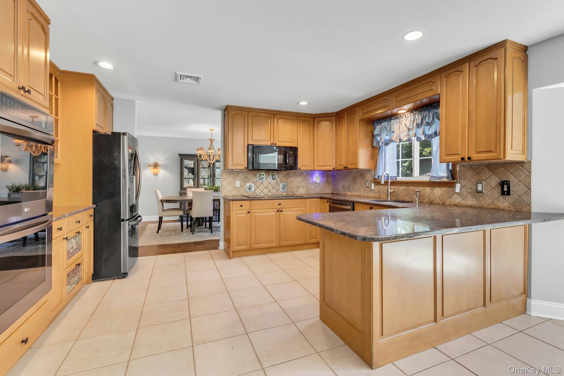 52 Elmhurst Avenue Property Photo 11