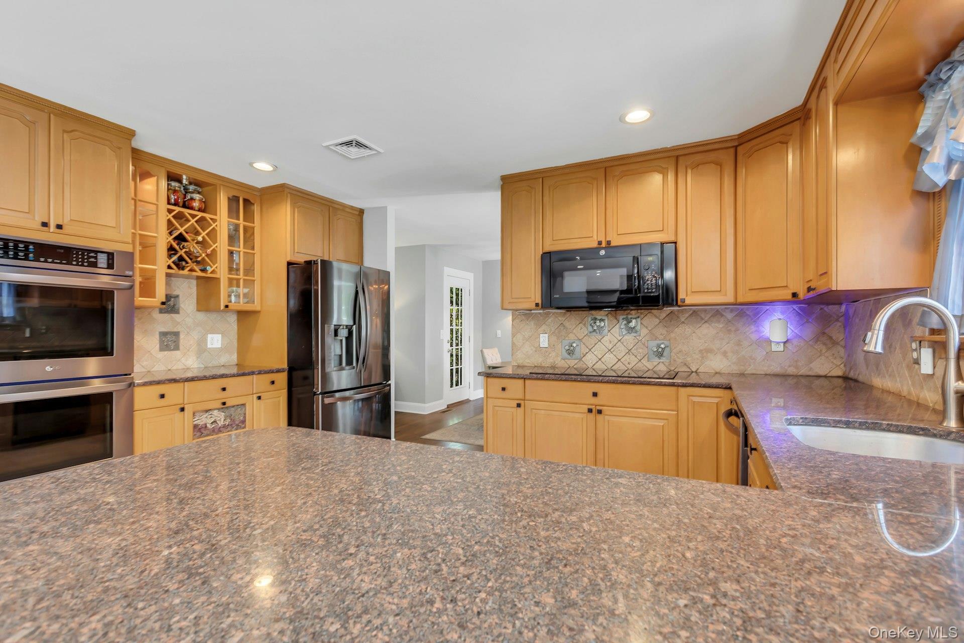 52 Elmhurst Avenue Property Photo 12