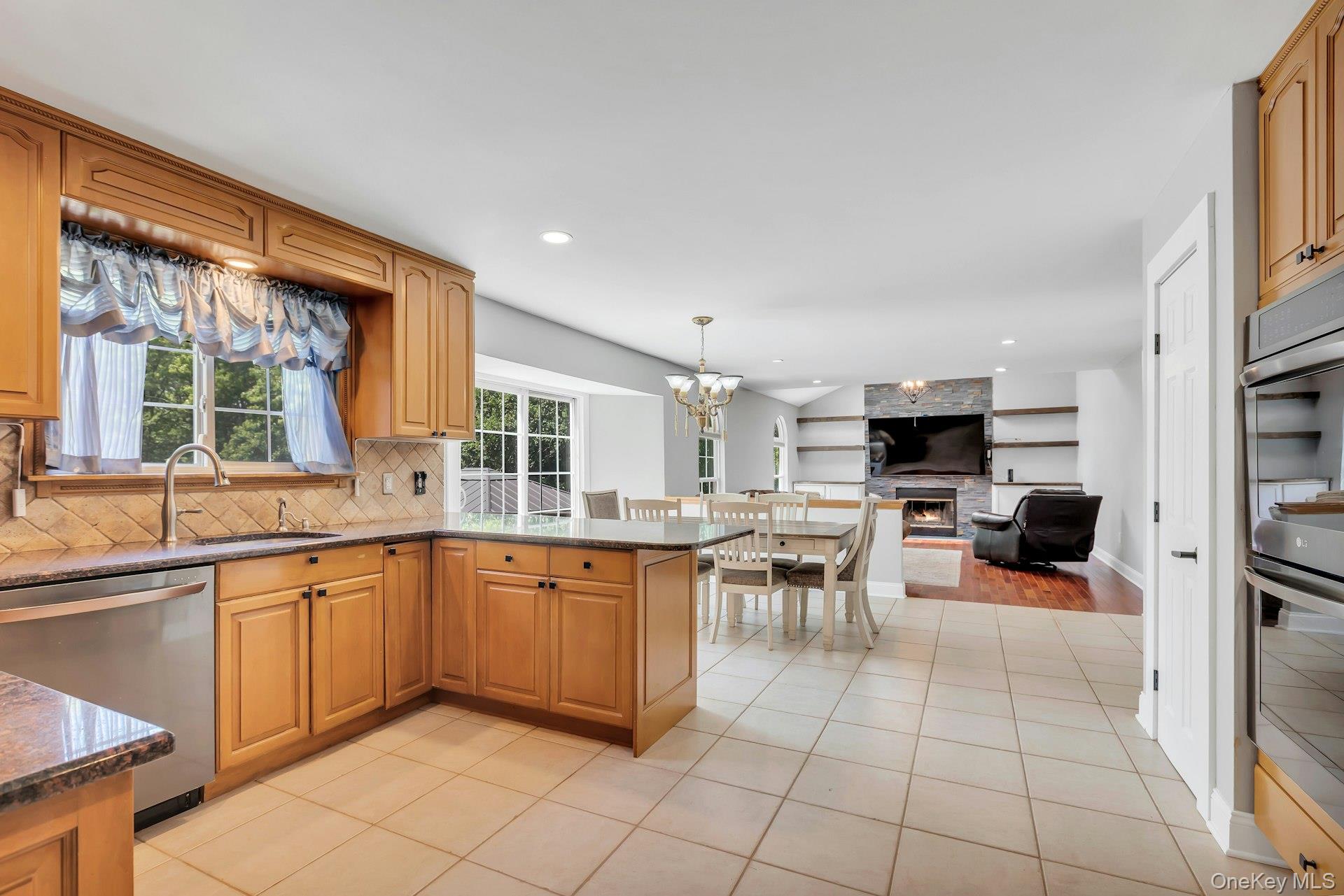52 Elmhurst Avenue Property Photo 15