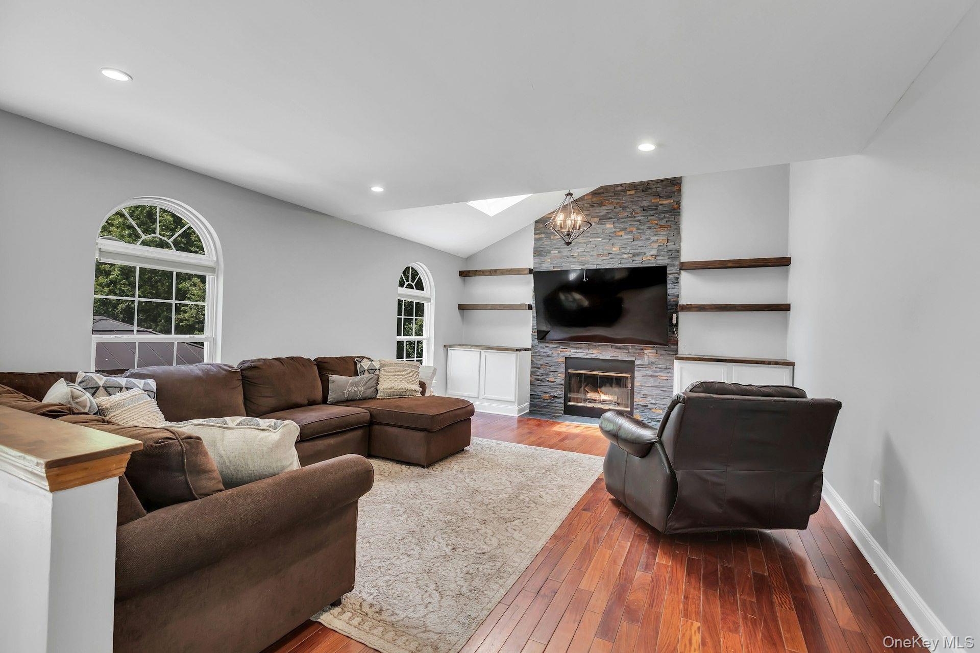 52 Elmhurst Avenue Property Photo 18