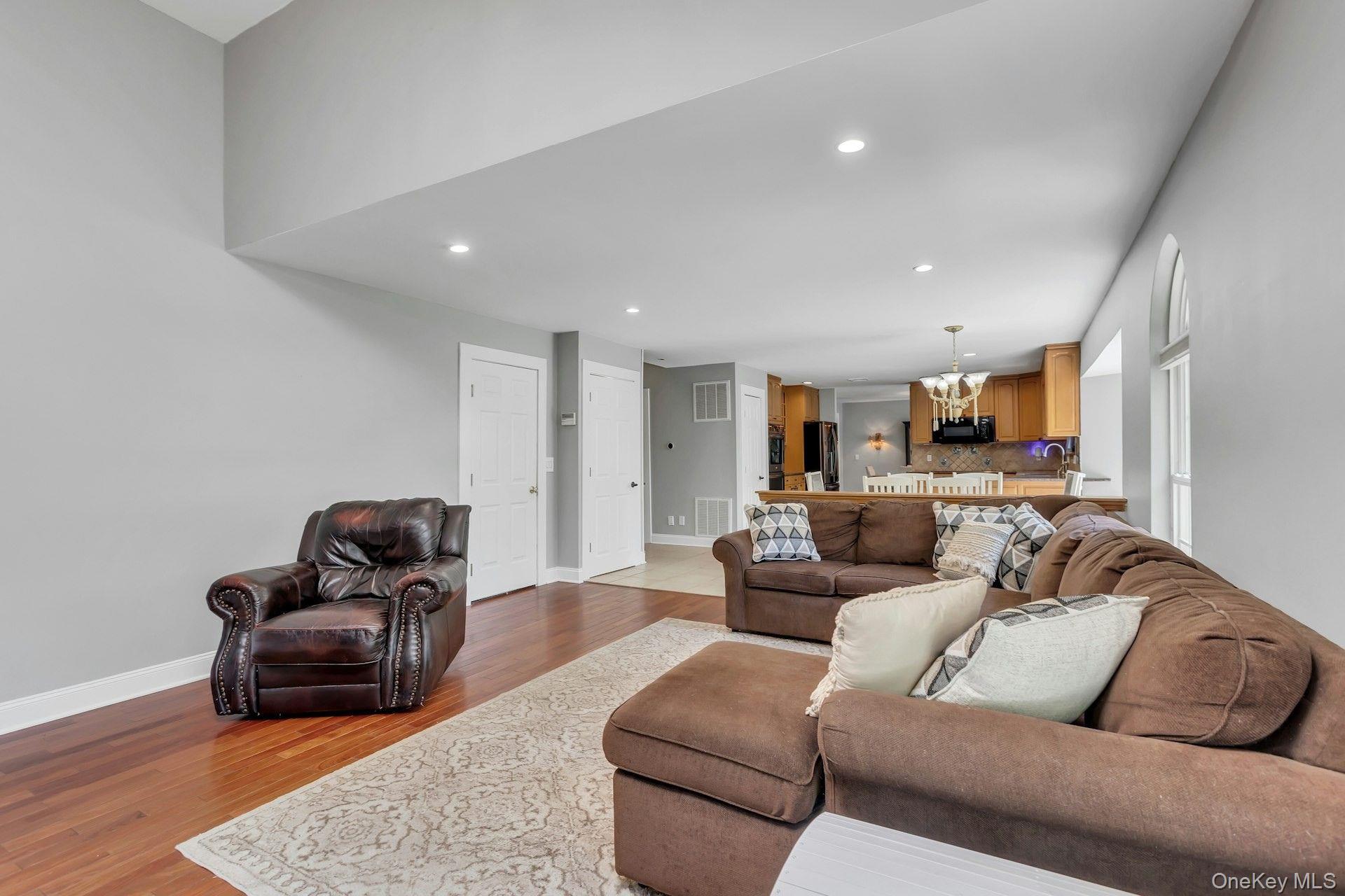52 Elmhurst Avenue Property Photo 20