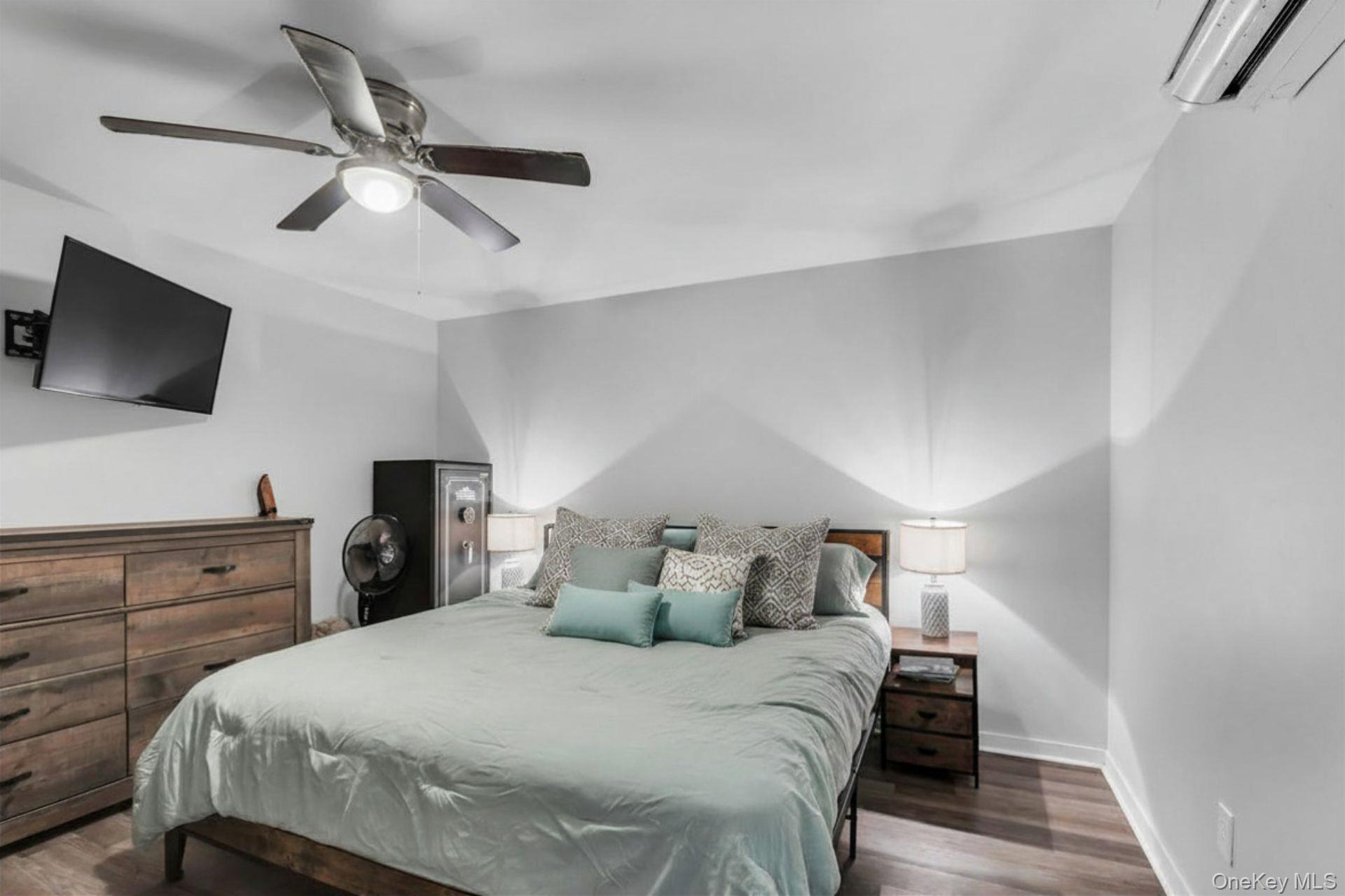 52 Elmhurst Avenue Property Photo 34