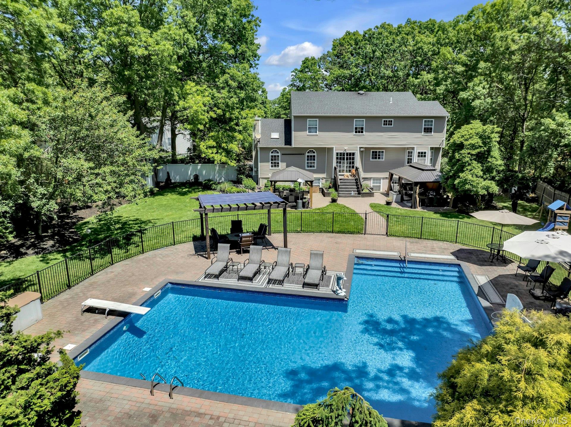 52 Elmhurst Avenue Property Photo 37