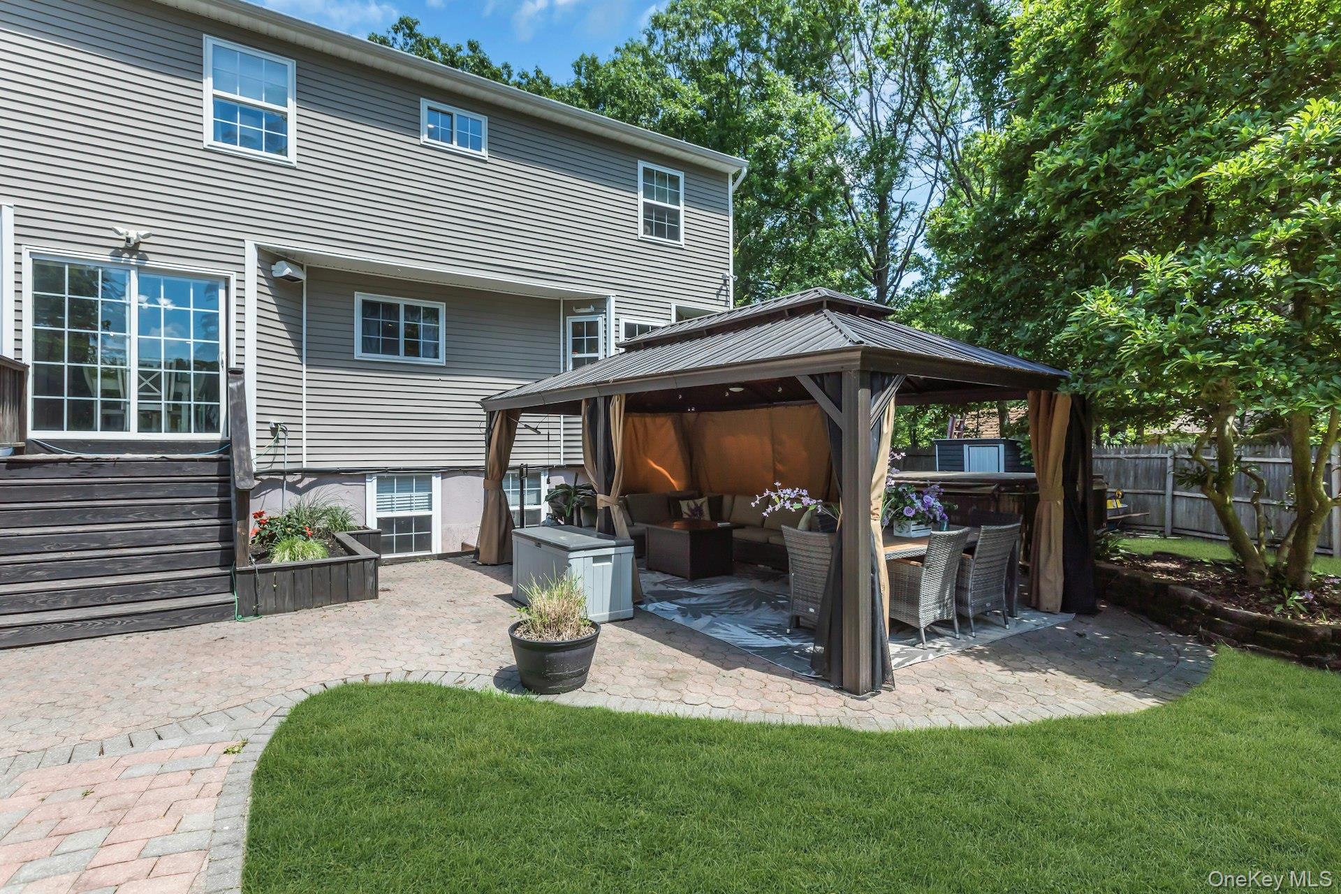 52 Elmhurst Avenue Property Photo 40