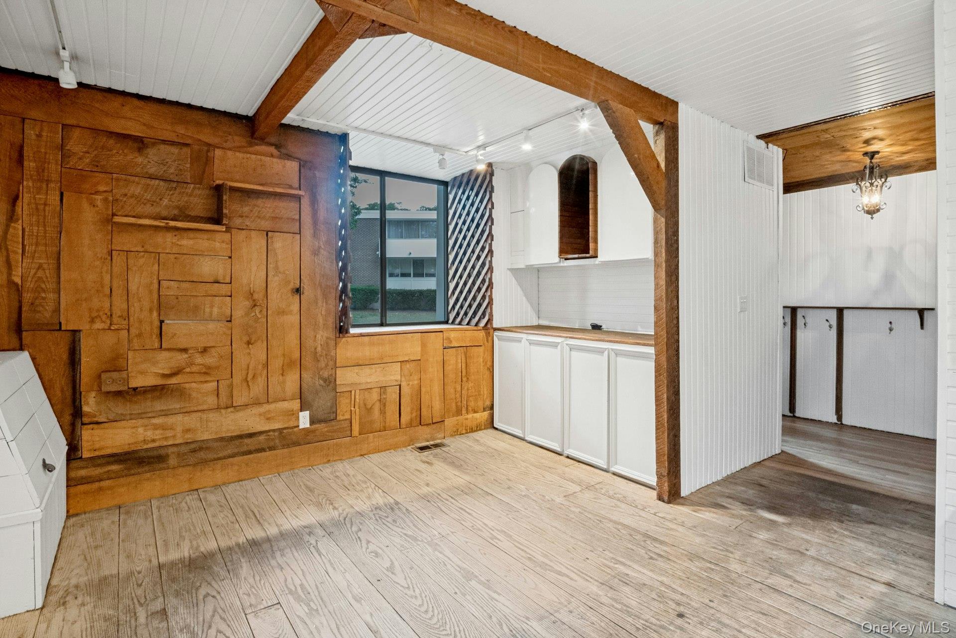 1118 Colony Drive Property Photo 4