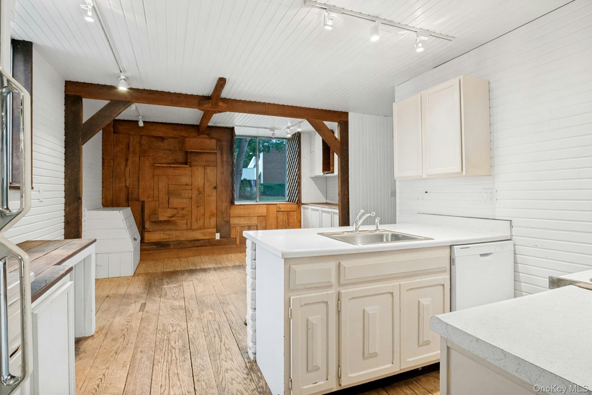 1118 Colony Drive Property Photo 5