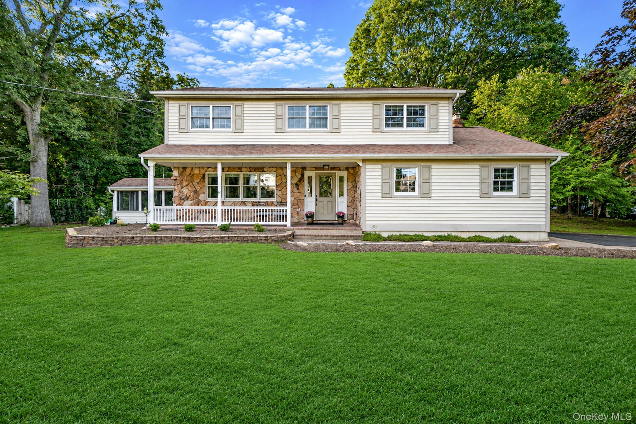 93 N Country Road Property Photo 1