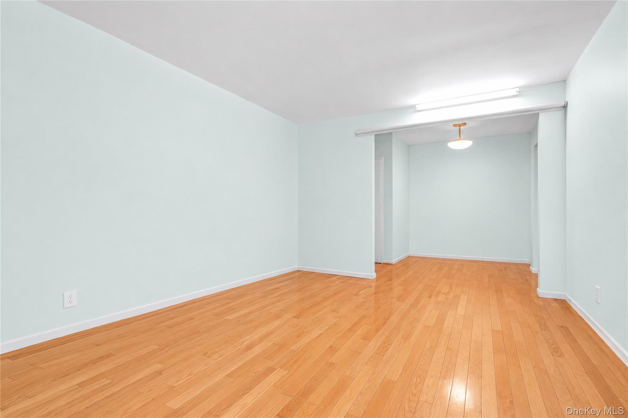 27-10 Parsons Boulevard 4b Property Photo 2