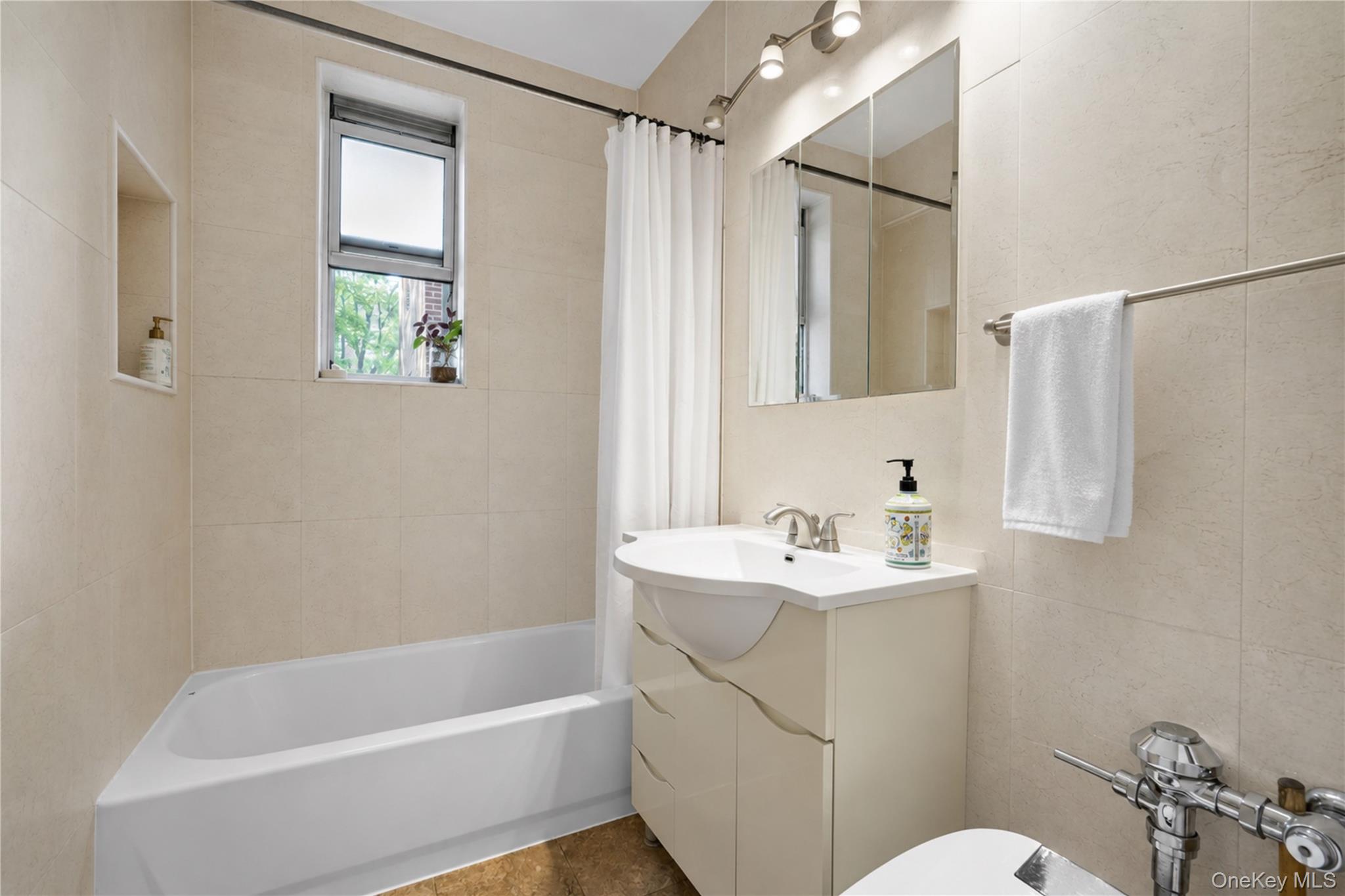 27-10 Parsons Boulevard 4b Property Photo 11
