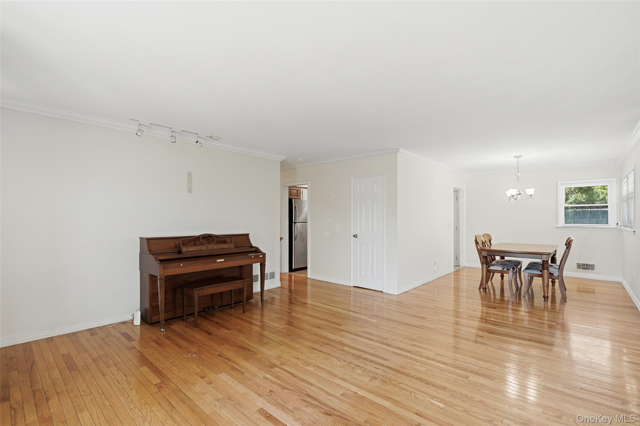 816 N Broadway Property Photo 5