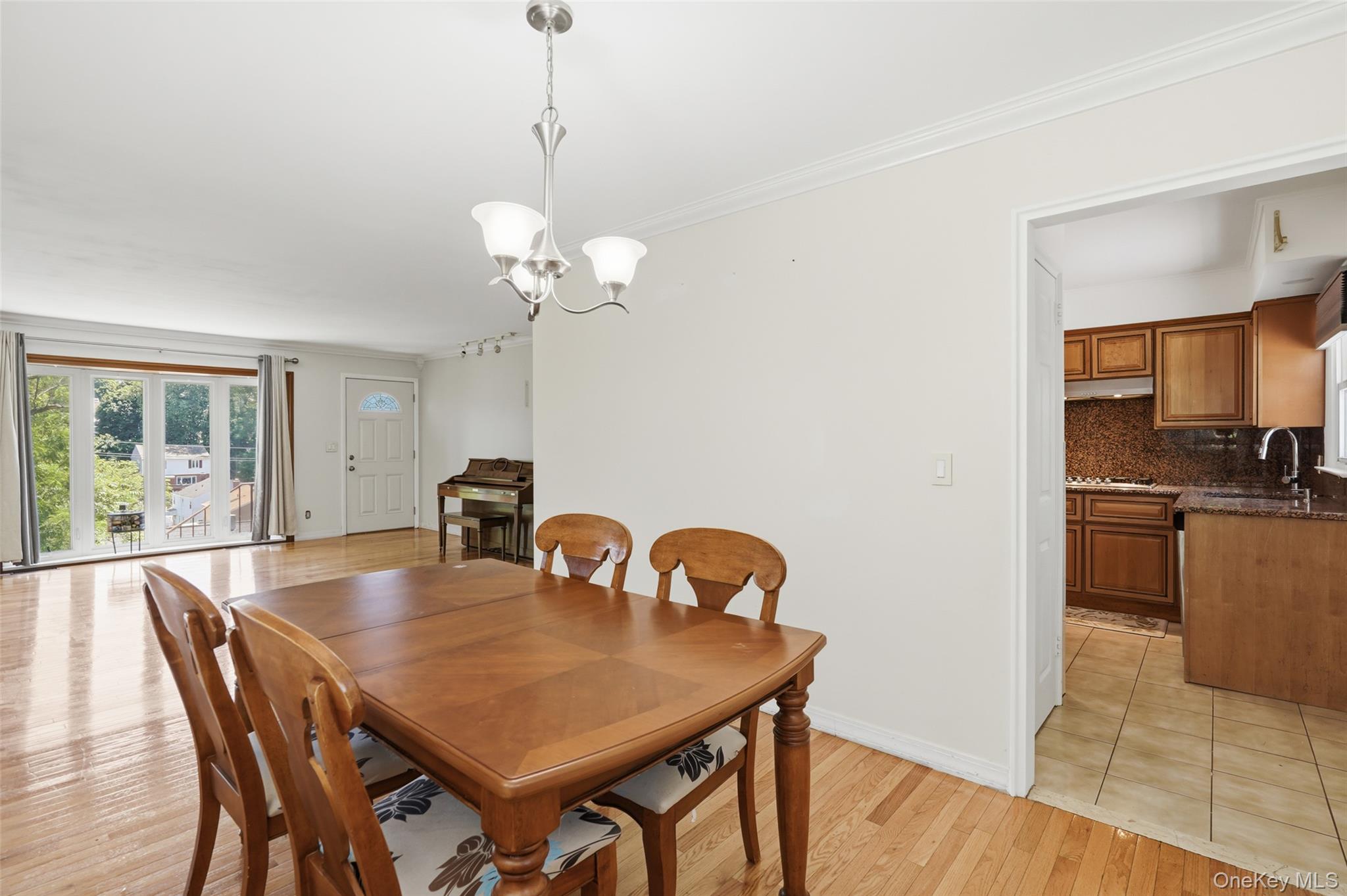 816 N Broadway Property Photo 6