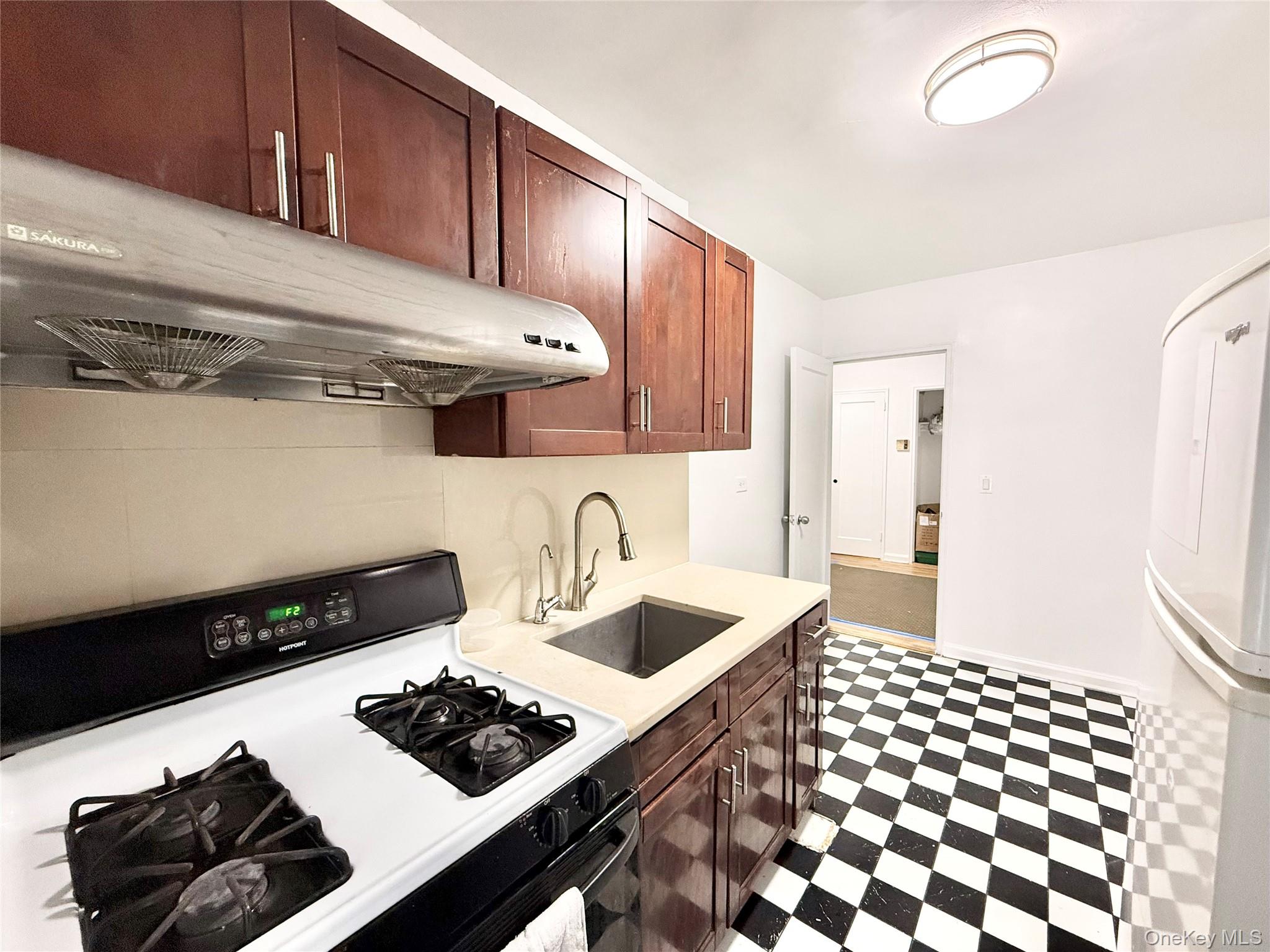 43-40 Union Street 2d Property Photo 5