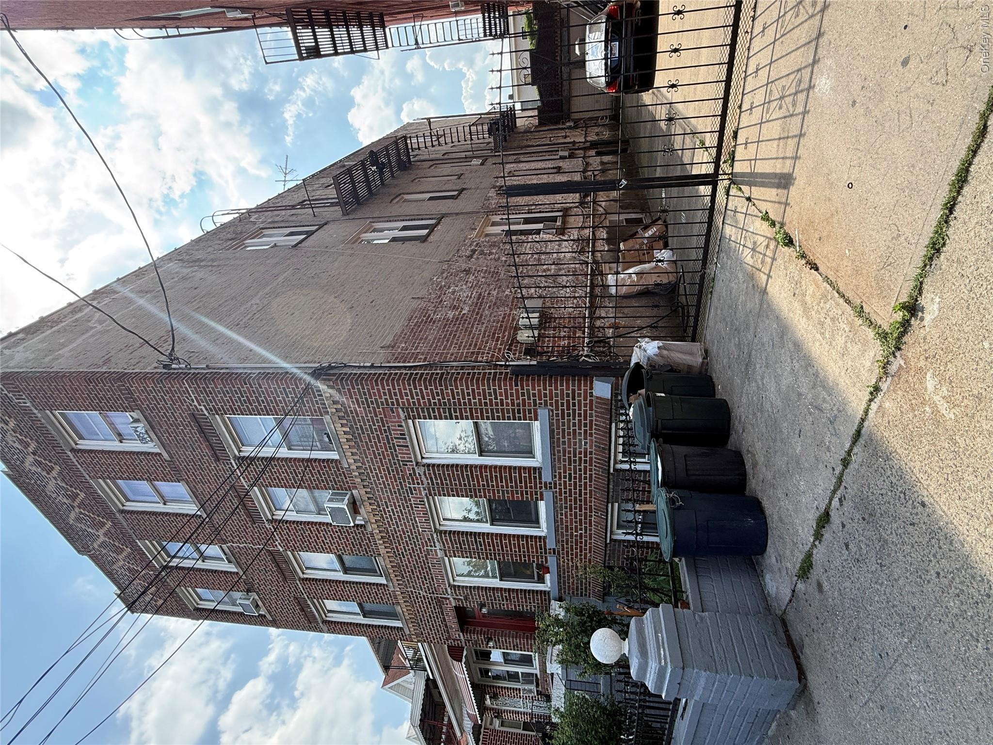 320 E 52nd Street Property Photo 1