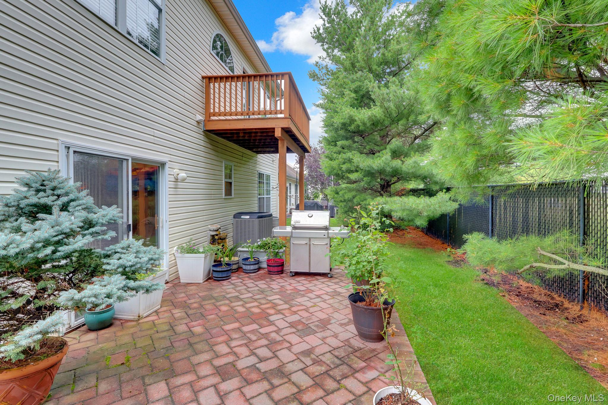 99 Constantine Way Property Photo 6